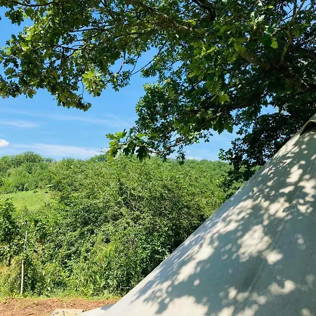 Luxury tent Tente Bivouac En Pleine Nature Et Guinguette Idrac-Respailles